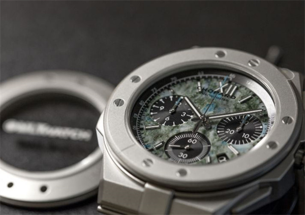 蕭邦腕表遭遇水汽困擾,該如何妥善處理(圖) 蕭邦腕表遭遇水汽困擾,該如何妥善處理(圖)