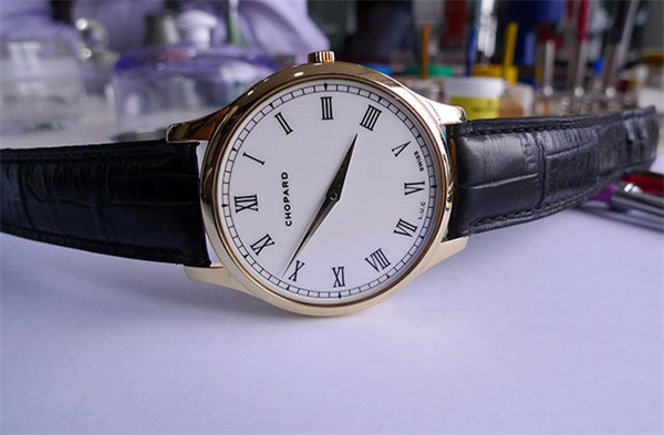 真假蕭邦表面看得出來嗎（辨別手表真偽的技巧與注意事項）（圖）